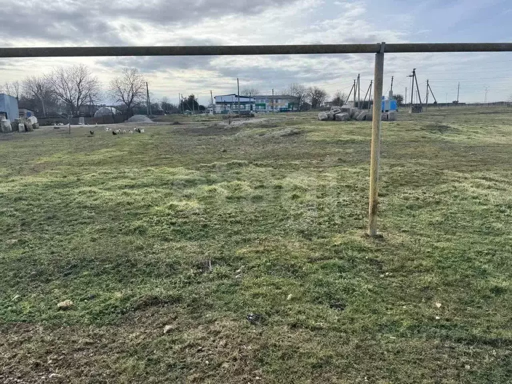 Участок в Крым, Черноморский район, с. Новоивановка ул. Школьная ... - Фото 1