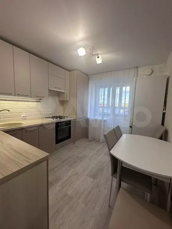 1-к. квартира, 60 м, 4/10 эт. - Фото 1