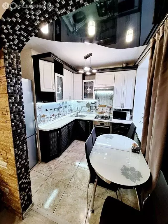 3-комнатная квартира: Нижний Новгород, улица Ярошенко, 15 (56.6 м) - Фото 2