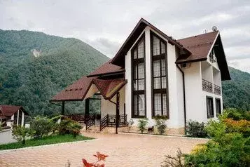 Дом в Краснодарский край, Сочи городской округ, с. Монастырь ул. ... - Фото 1