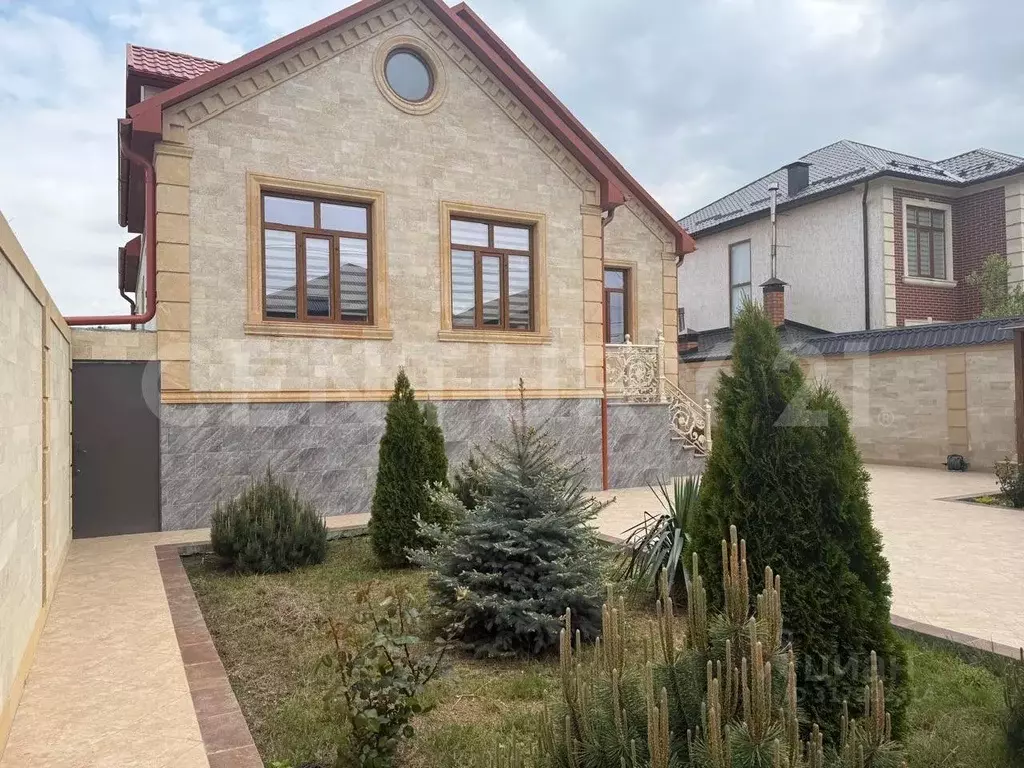 Дом в Дагестан, Махачкала ул. Сочинская, 71 (300 м) - Фото 1