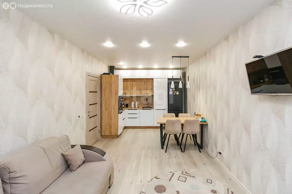 2-комнатная квартира: Тюмень, Алматинская улица, 4 (68.8 м) - Фото 2