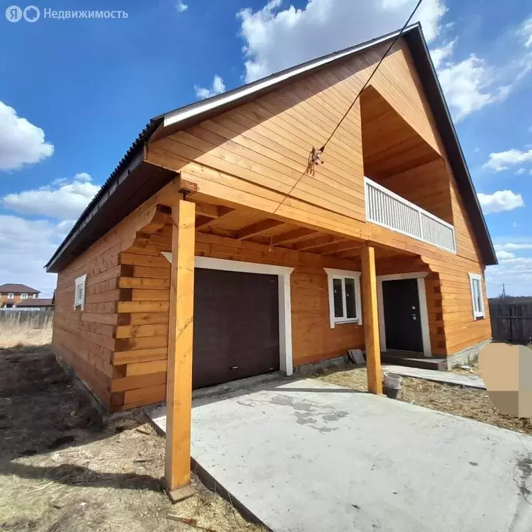 Дом в село Хомутово, Севастопольская улица (250 м) - Фото 1