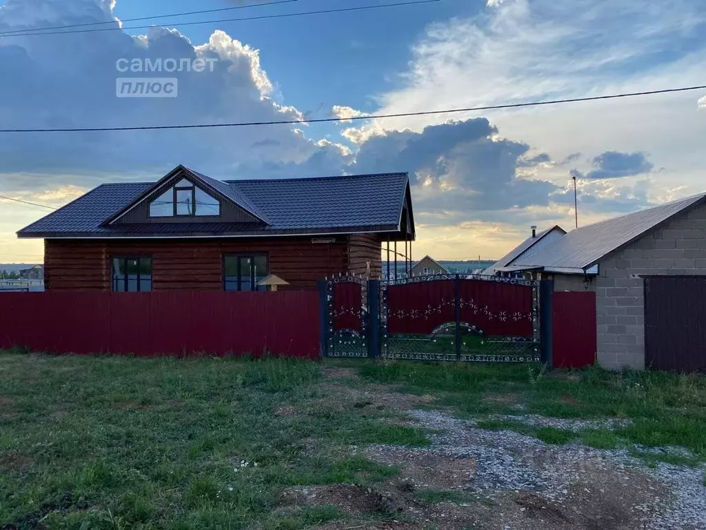 Дом в Башкортостан, с. Кармаскалы ул. Кунакбаева (94 м) - Фото 0