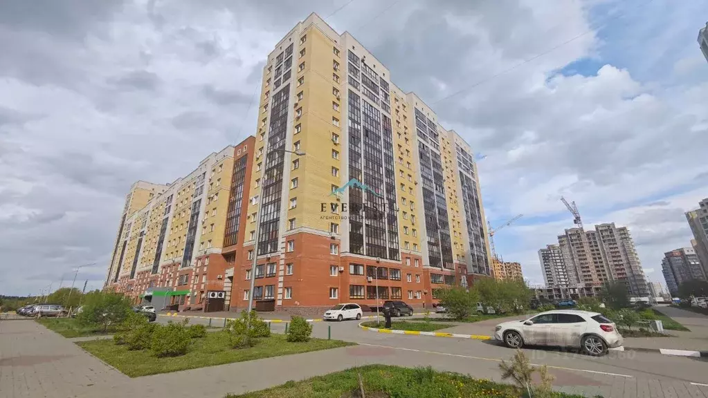 3-к кв. Омская область, Омск ул. Перелета, 34 (76.7 м) - Фото 0