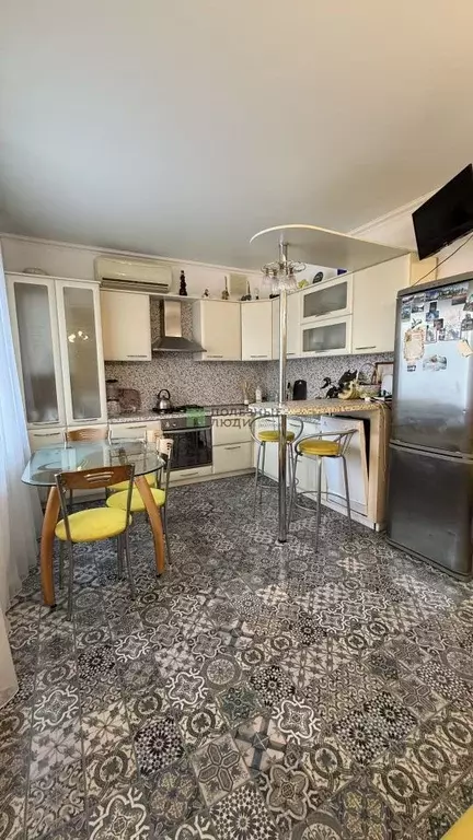 3-к кв. Астраханская область, Астрахань ул. Космонавтов, 18к2 (92.2 м) - Фото 1