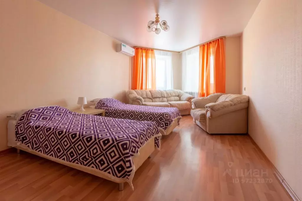 2-к кв. Хабаровский край, Хабаровск ул. Шеронова, 10 (67.0 м) - Фото 0