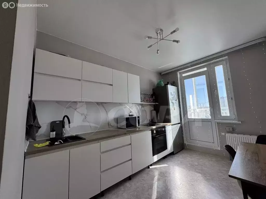 3-комнатная квартира: Тюмень, улица Героев Космоса, 17 (73.5 м) - Фото 2