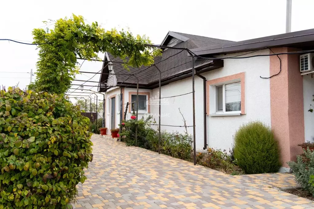 Дом в Крым, Ленинский район, Заветненское с/пос, с. Заветное ул. ... - Фото 1