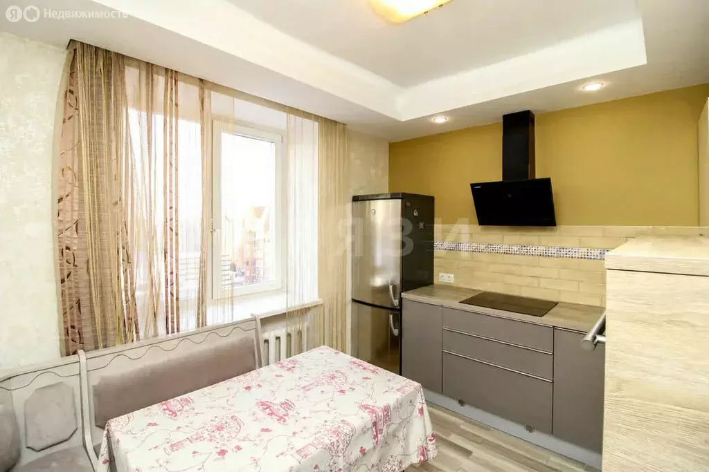 Квартира-студия: Тюмень, Советская улица, 65к1 (66 м) - Фото 2