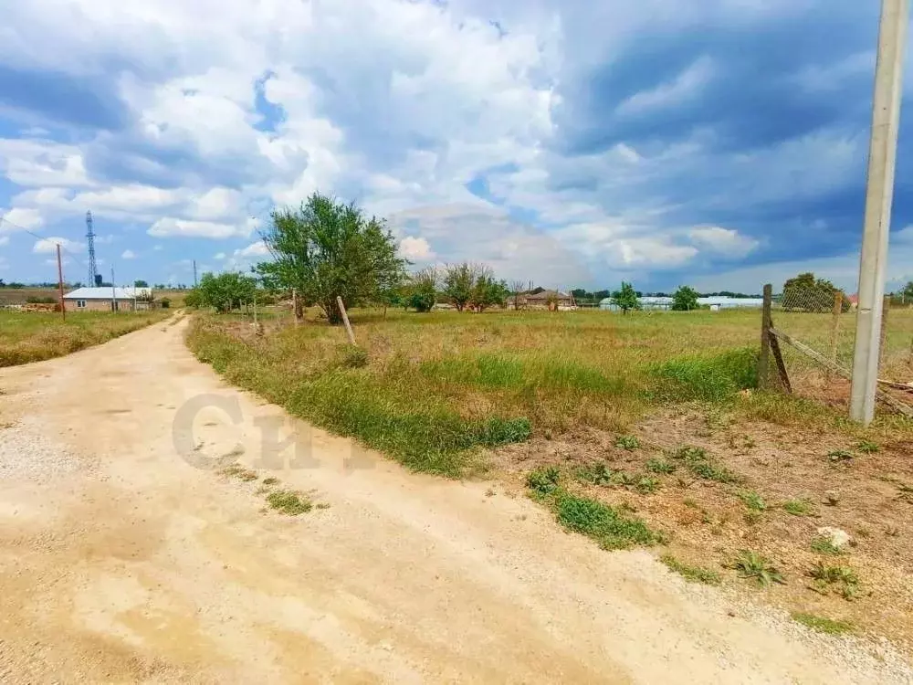 Участок в Крым, Сакский район, Ореховское с/пос, с. Червоное ул. ... - Фото 1