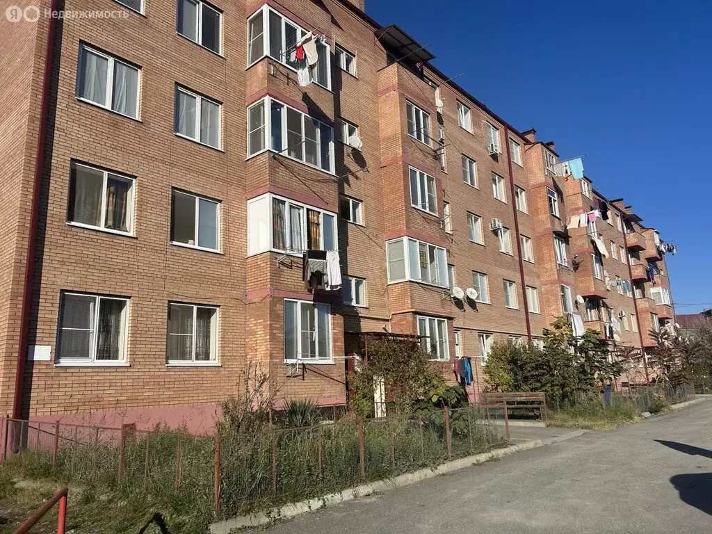 3-комнатная квартира: Беслан, улица Гагарина, 26В (67 м) - Фото 0