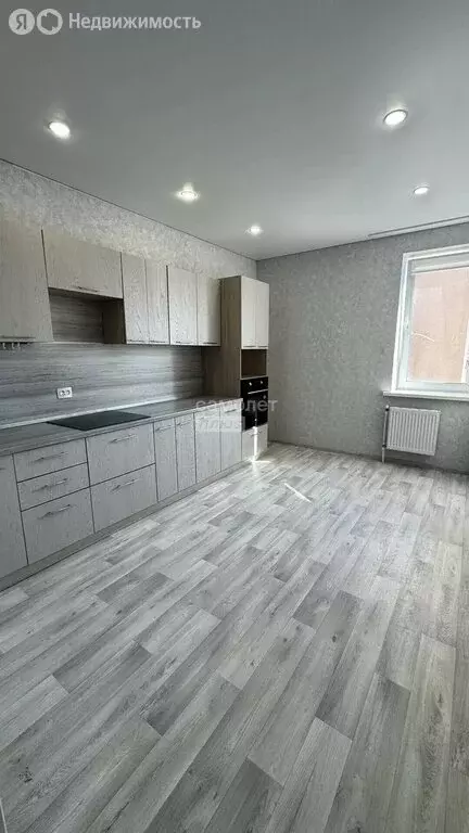 2-комнатная квартира: Октябрьский, улица Рахимьяна Насырова, 3 (53 м) - Фото 1