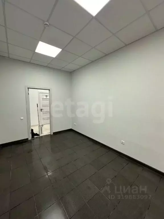 Помещение свободного назначения в Тюменская область, Тюмень ул. 50 лет ... - Фото 1