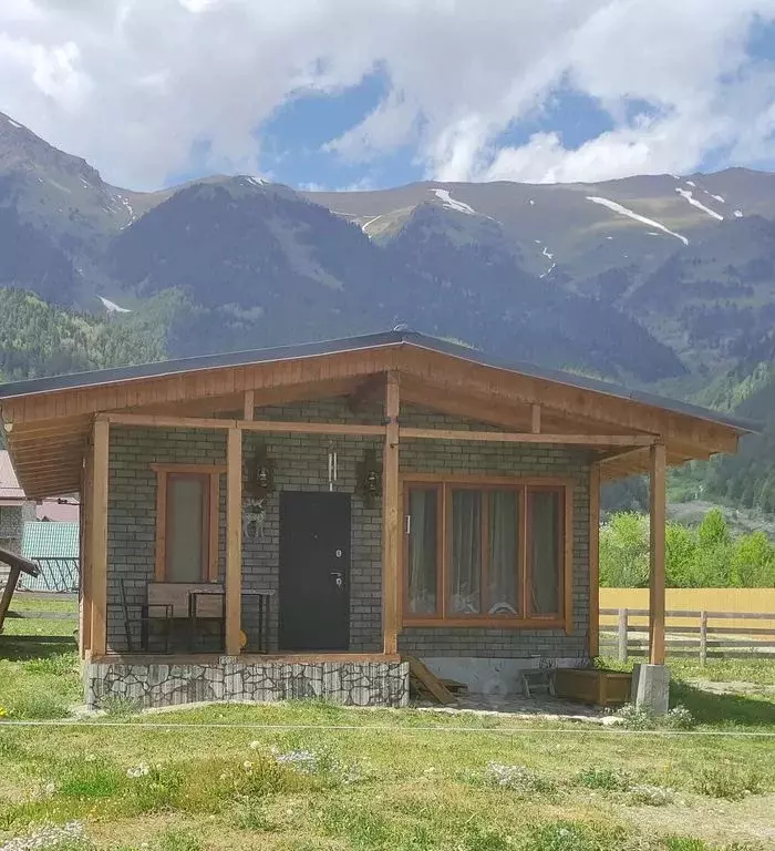 Дом в Карачаево-Черкесия, Зеленчукский район, с. Архыз ул. Алиева, 18Д ... - Фото 1