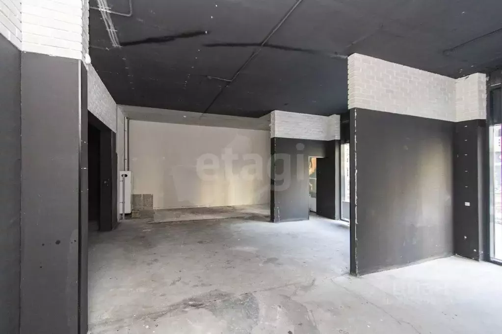 Помещение свободного назначения в Тюменская область, Тюмень ул. 50 лет ... - Фото 1