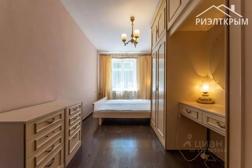 3-к кв. Крым, Симферополь ул. Троллейбусная, 7 (55.0 м) - Фото 1