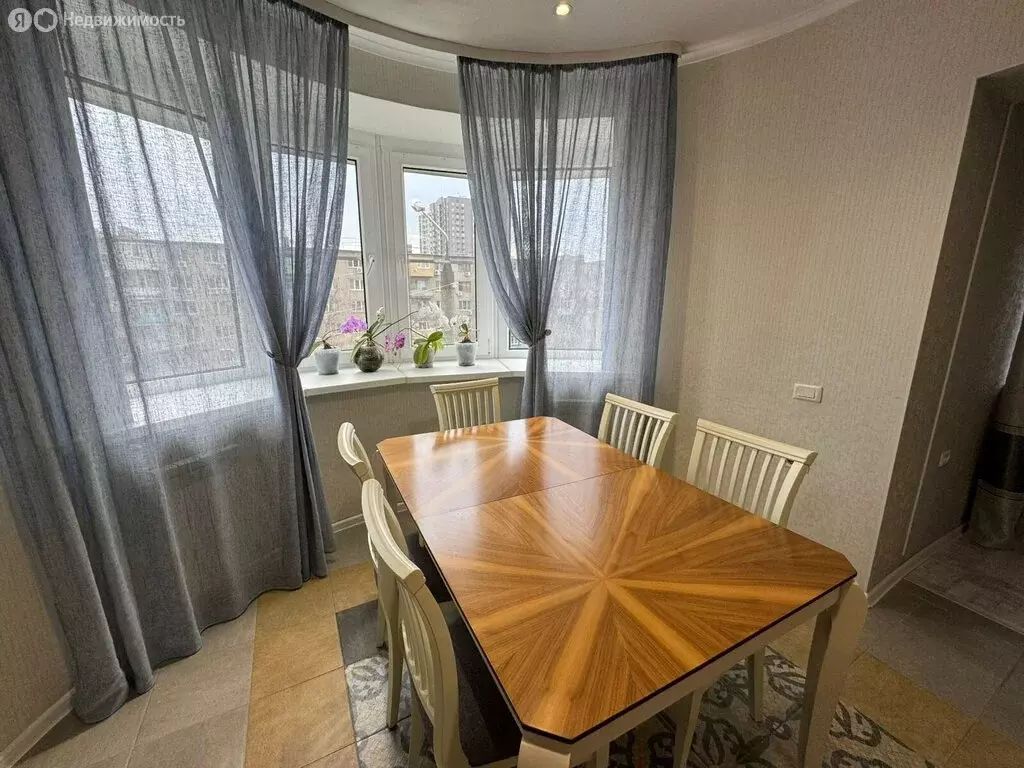 3-комнатная квартира: Астрахань, улица Ахшарумова, 3 (81 м) - Фото 1