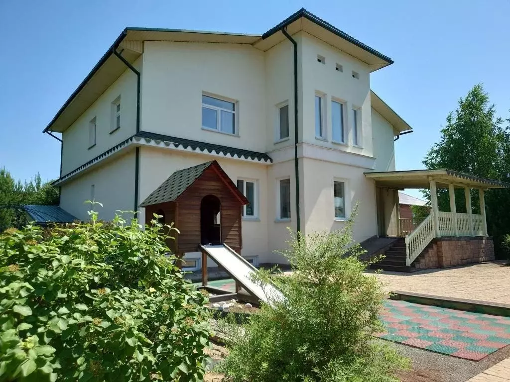 Коттедж в Кемеровская область, Кемерово 15-й мкр, 3-й кв-л,  (451 м) - Фото 1