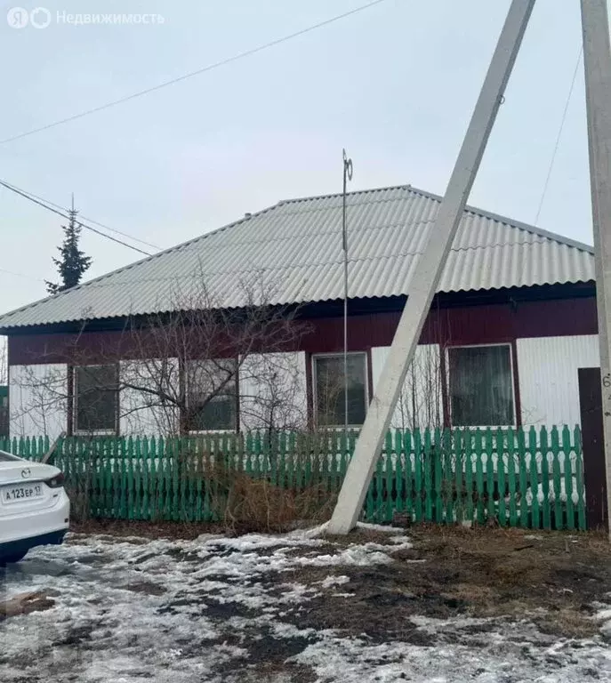 Дом в село Калинино, улица Коммунаров, 1А (120 м) - Фото 1