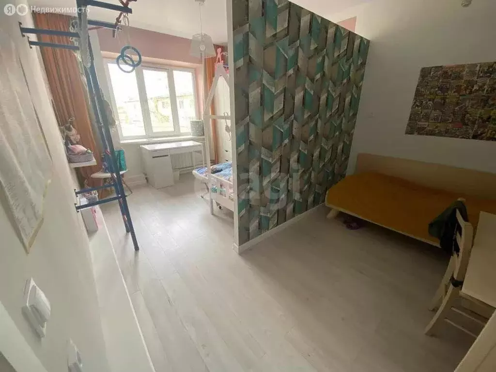 3-комнатная квартира: Якутск, улица Петровского, 32/2 (80.3 м) - Фото 1