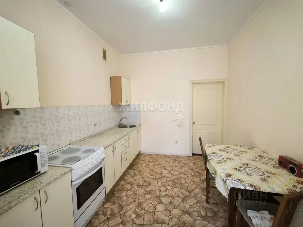 2-к кв. Новосибирская область, Новосибирск ул. Кирова, 27 (80.0 м) - Фото 1