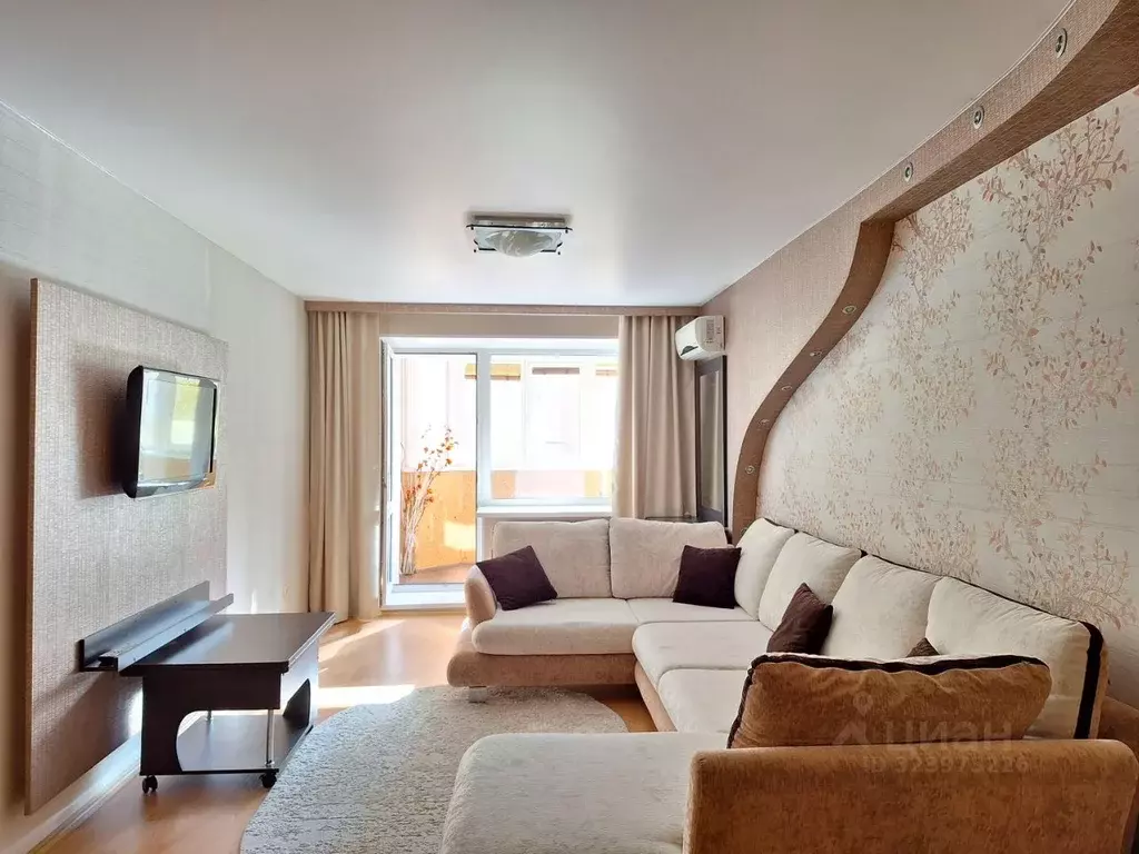 1-к кв. Свердловская область, Екатеринбург ул. Родонитовая, 9 (40.0 м) - Фото 1