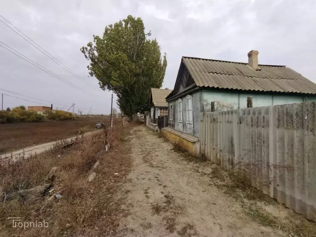 Дом в Астраханская область, Камызякский район, с. Каралат ул. Зеленый ... - Фото 1