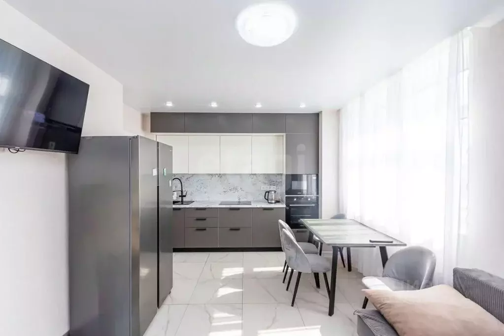 2-к кв. Тюменская область, Тюмень ул. Первооткрывателей, 6 (53.1 м) - Фото 1