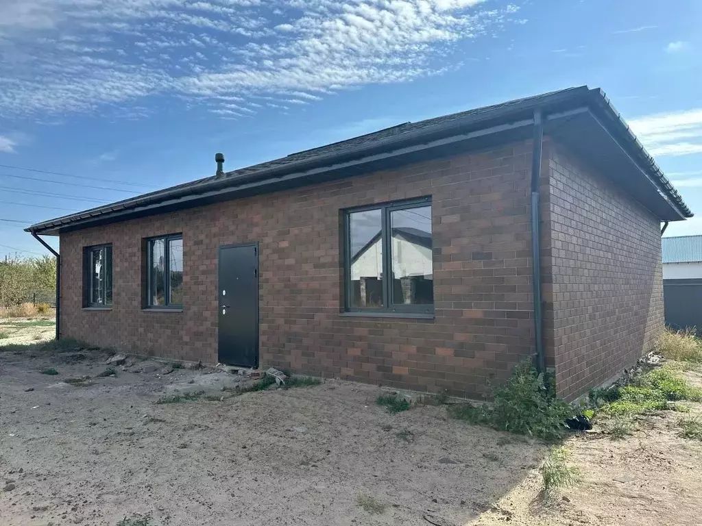 Дом в Волгоградская область, Среднеахтубинский район, Фрунзенское ... - Фото 1