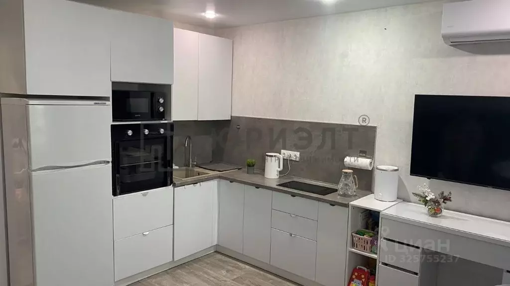 Студия Свердловская область, Екатеринбург ул. Рощинская, 21к1 (27.1 м) - Фото 1