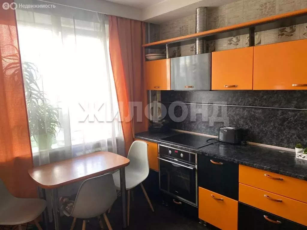 4-комнатная квартира: Новосибирск, Лазурная улица, 2 (75.8 м) - Фото 0
