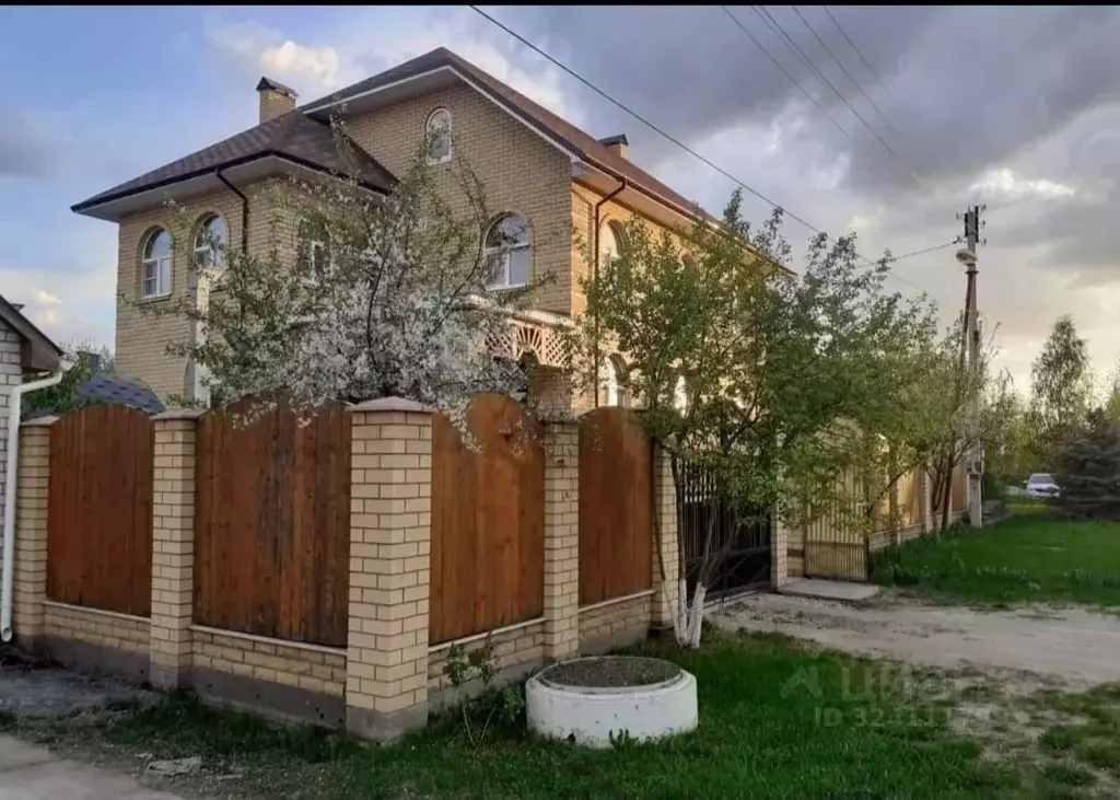 Дом в Рязанская область, Спасск-Рязанский Солнечная ул., 65 (203 м) - Фото 1