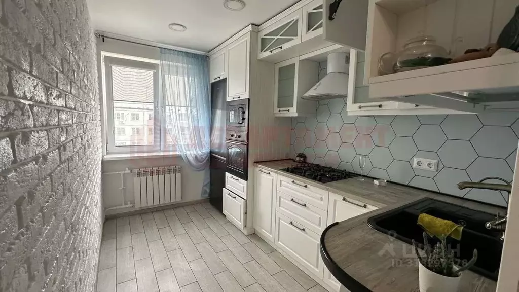 3-к кв. Астраханская область, Астрахань Кубанская ул., 19к1 (66.4 м) - Фото 0