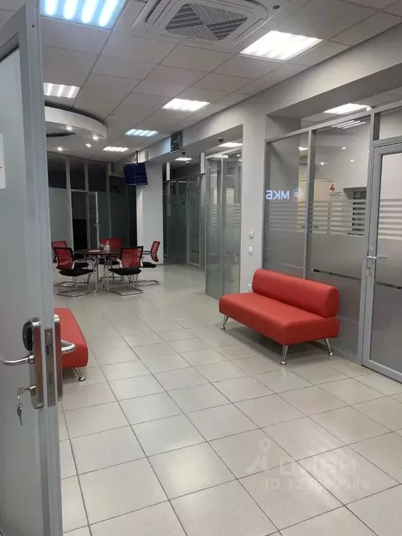 Помещение свободного назначения в Тюменская область, Тюмень ул. 50 лет ... - Фото 1