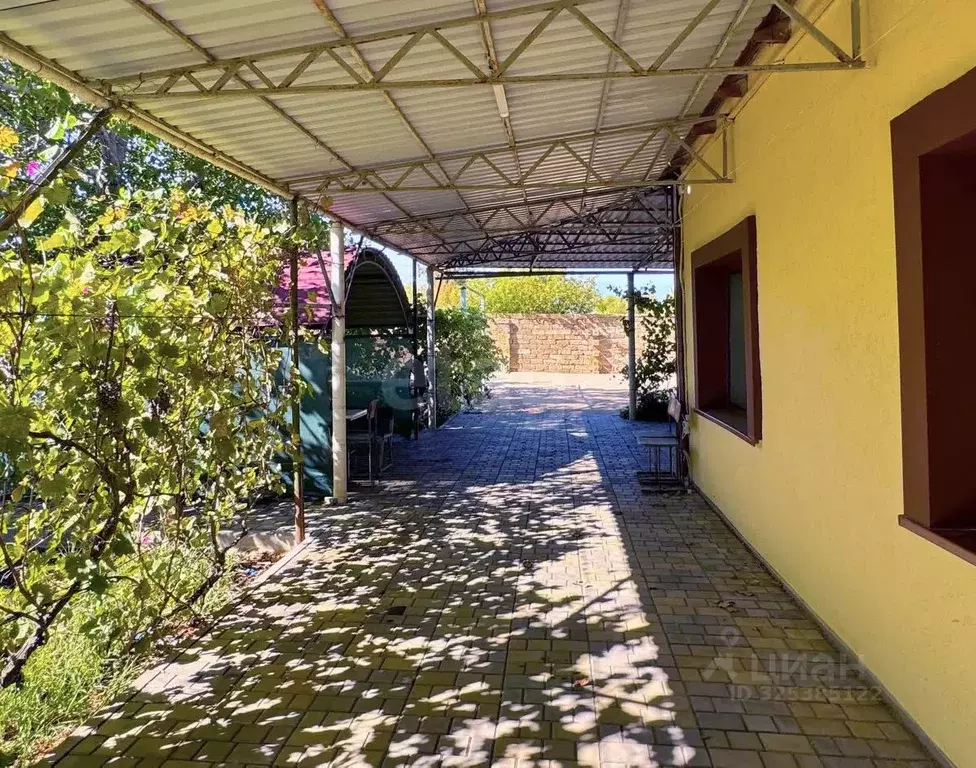 Дом в Крым, Первомайский район, с. Гришино ул. Советская (99 м) - Фото 1