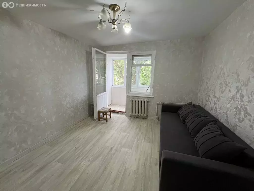1-комнатная квартира: Каспийск, улица Алфёрова, 12 (32 м) - Фото 0