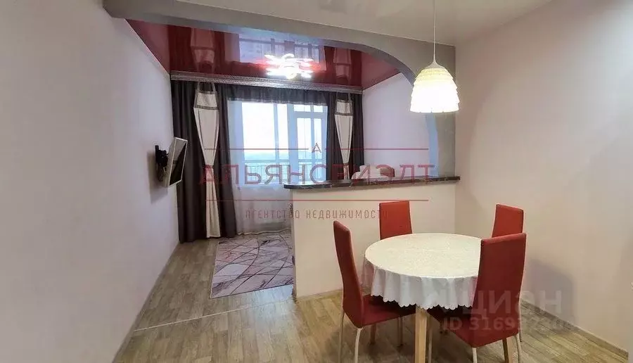 2-к кв. Новосибирская область, Новосибирск Линейная ул., 53/1 (65.2 м) - Фото 1