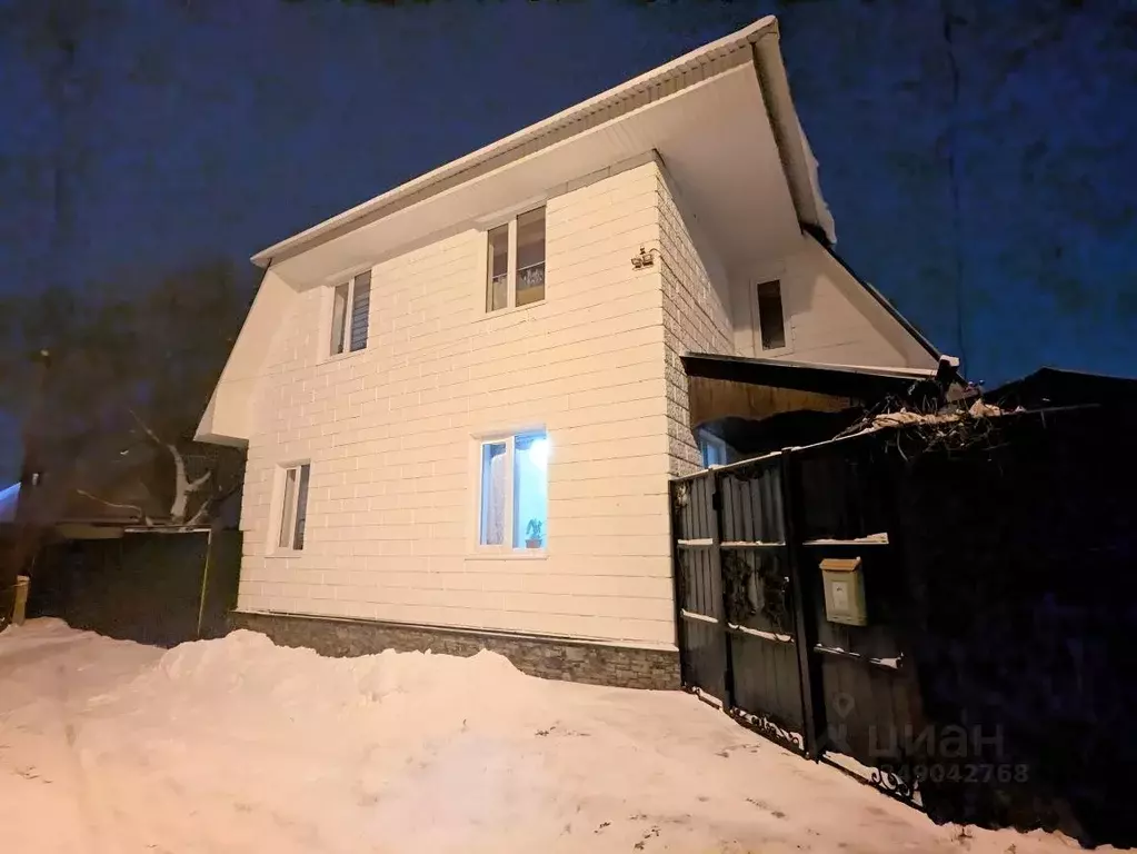 Дом в Саратовская область, Хвалынск пер. Степина, 36 (150 м) - Фото 1