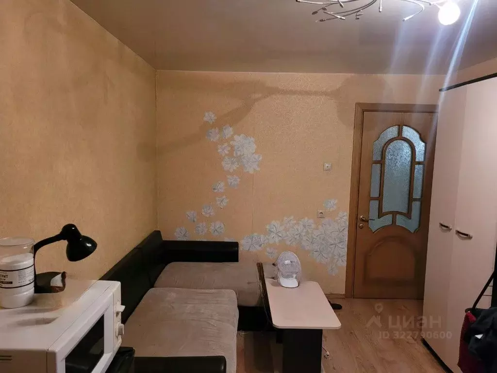 Комната Свердловская область, Екатеринбург ул. Уральская, 10 (13.0 м) - Фото 2