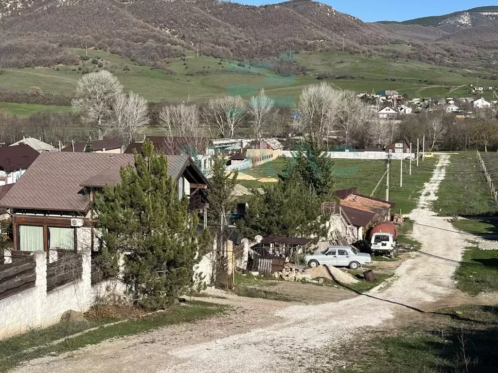 Участок в Крым, Бахчисарайский район, Голубинское с/пос, с. Нижняя ... - Фото 2