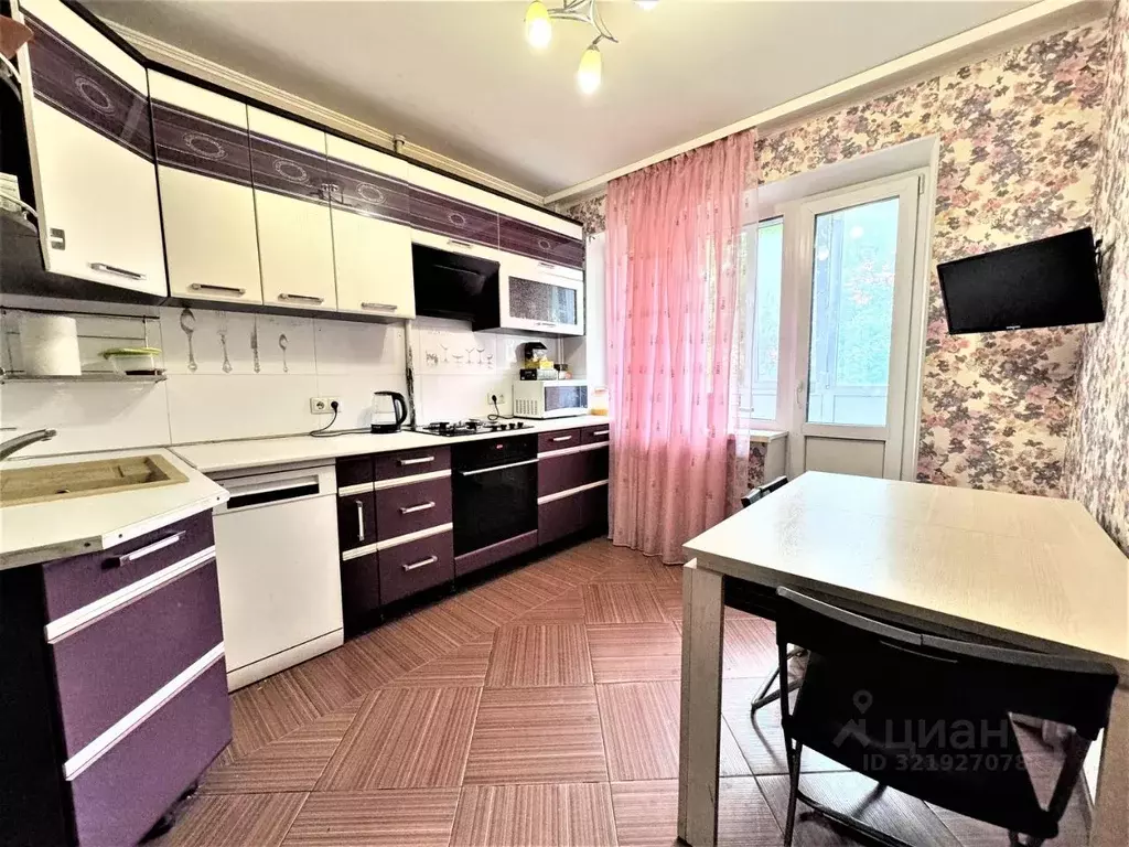 4-к кв. Омская область, Омск ул. Чехова, 3 (80.0 м) - Фото 1