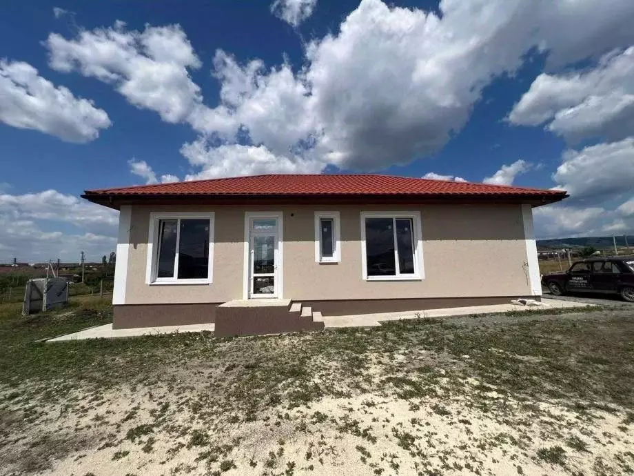Дом в Крым, Симферопольский район, с. Доброе ул. Тынчлык, 2 (130 м) - Фото 0