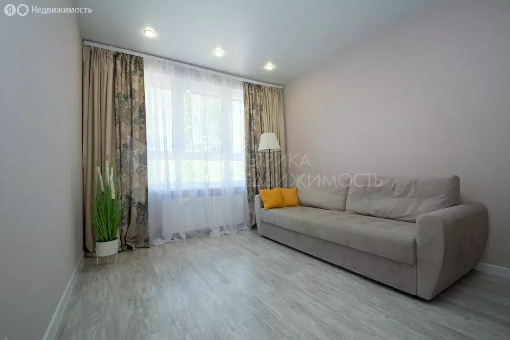 2-комнатная квартира: Тюмень, улица Александра Звягина, 12 (57.94 м) - Фото 2