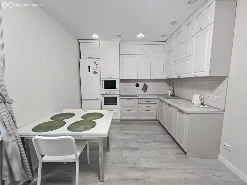 2-комнатная квартира: Новый Уренгой, проспект Губкина, 19 (58.5 м) - Фото 1