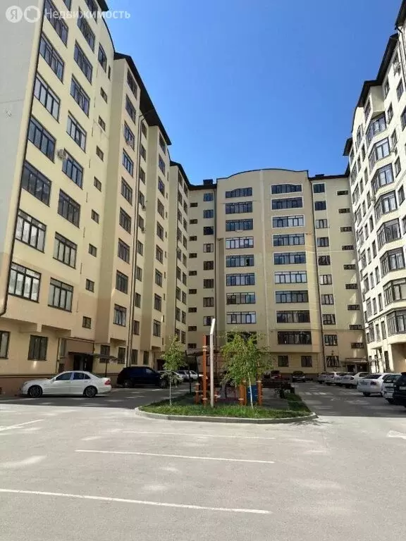 3-комнатная квартира: Нальчик, улица Шарданова, 48к1 (93 м) - Фото 0