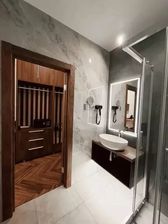 Комната Ханты-Мансийский АО, Сургут Набережный просп., 13/1 - Фото 2