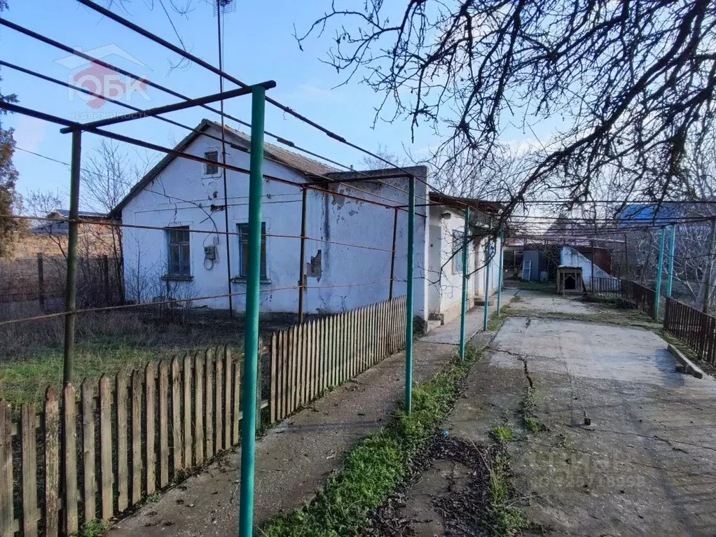 Дом в Крым, Сакский район, с. Уютное ул. Садовая, 35 (50 м) - Фото 2