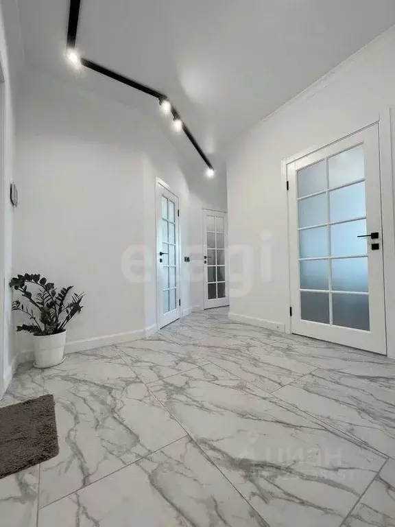 2-к кв. Курская область, Курск ул. Володарского, 44 (66.6 м) - Фото 1