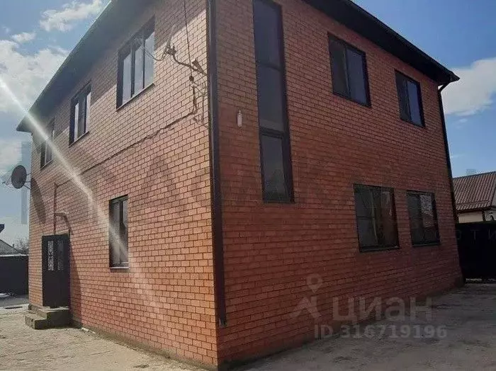 Дом в Краснодарский край, Динской район, Новотитаровская ст-ца ... - Фото 1